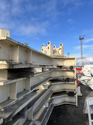 Ballasted cruciform base